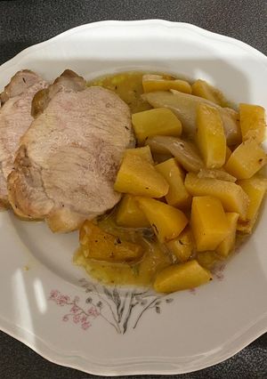 Une photo de Rôti de porc thym, échalotes et aux pommes de terre