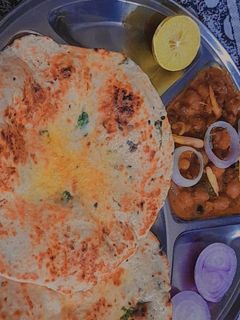 छोले कुलचे (Chole Kulche recipe in hindi) रेसिपी मुख्य फोटो