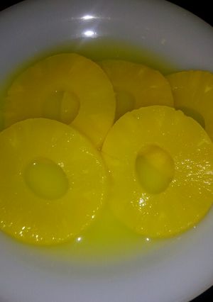 A picture of Pineapple ring's (in syrup).