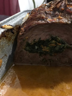 Una foto de Carne al horno con relleno de acelga y queso fresco