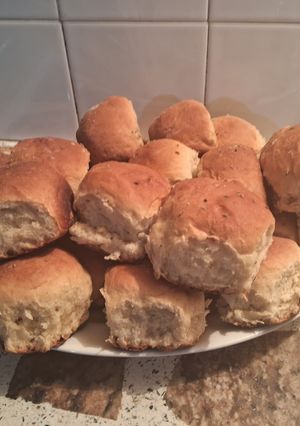 Una foto de Pancitos de anís rellenos con dulce de membrillo