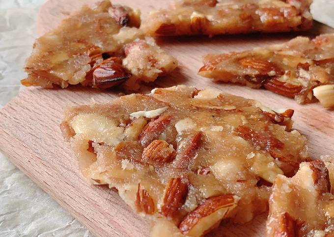Low Carb (Keto) Salted Caramel Almond Brittle