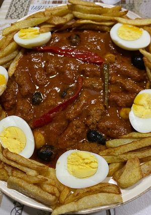 صورة لوصفة طاجين مرقاز (نوع من السجق)
