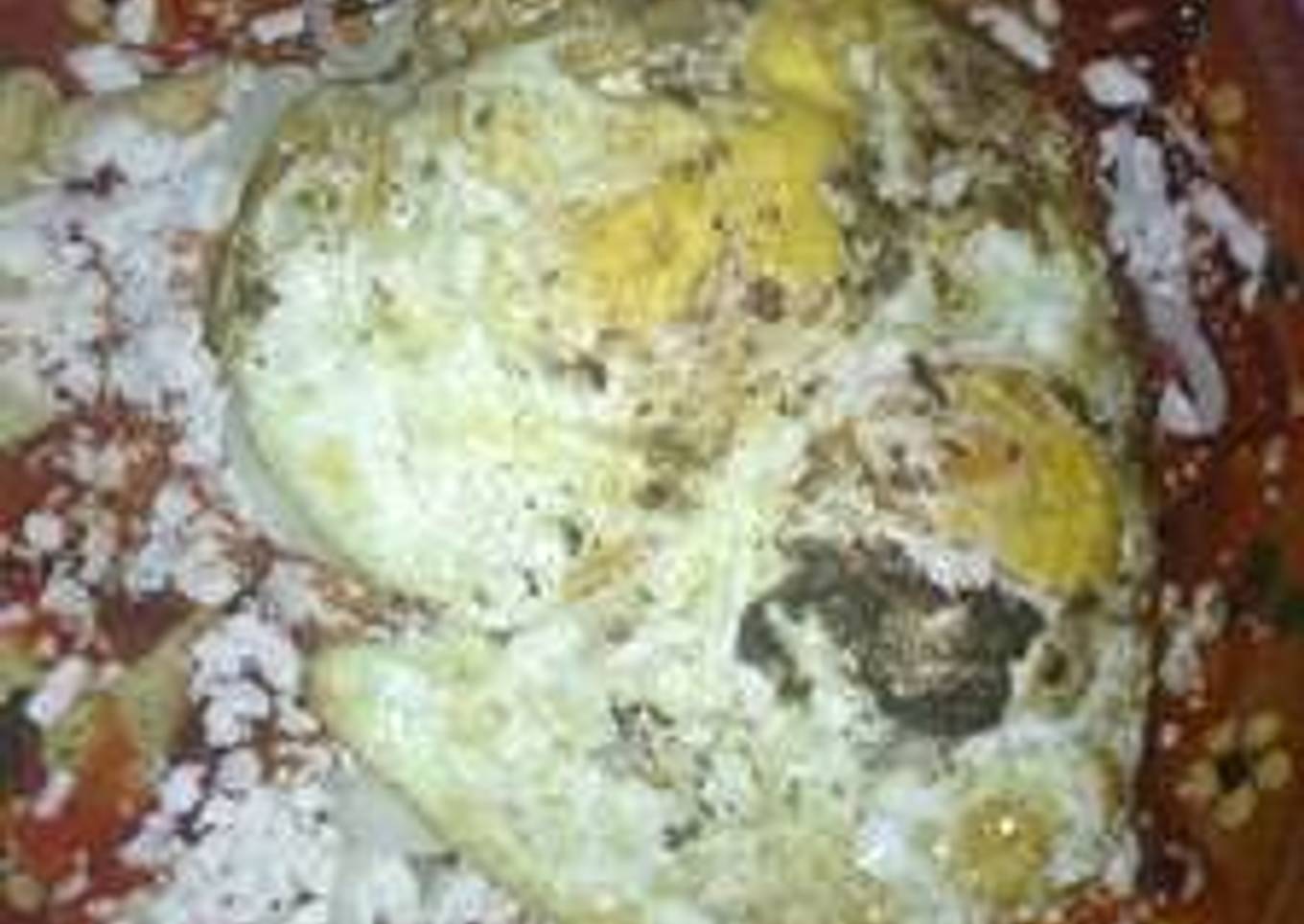 Chilaquiles con huevos al chipotle