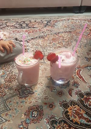 عکسی از دستور اسموتی شیر موز و توت فرنگی