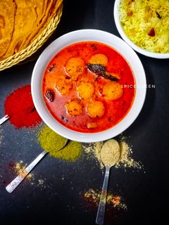 કાશ્મીરી દમ આલુ (Kashmiri dum aloo recipe in Gujarati) રેસીપી મુખ્ય ફોટો