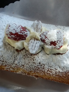 Una foto de Brazo gitano con frutillas 🍓🍓🍓