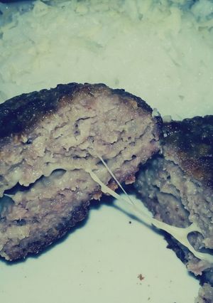Una foto de Hamburguesas caseras rellenas con muzzarella