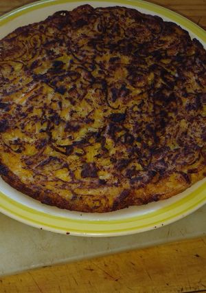 Una foto de Tortilla de Cebolla y Chorizo