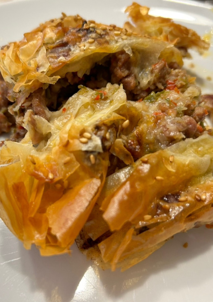 Una foto de Pasta filo con carne y verduras en Airfryer Cosori (inspirado en Burek Bosnio)