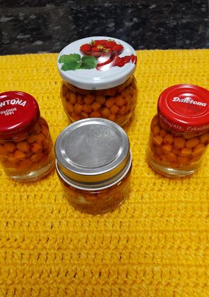 Homoktövis mézben télire recept fotója