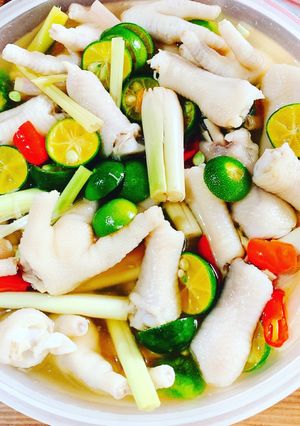 Hình của món Chân gà ngâm sả ớt.