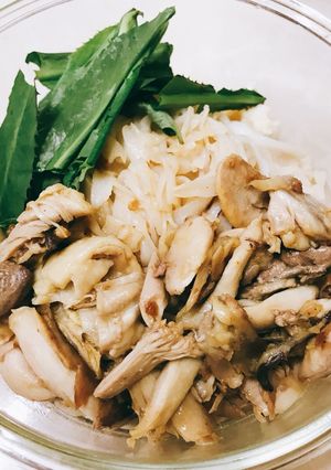 Hình của món Phở gà trộn.