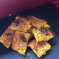 A picture of Undvo/Hondhvo Gujarati savoury cake.