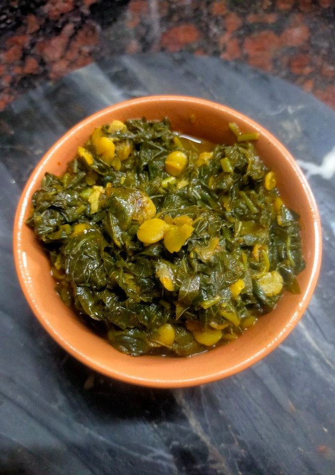 A picture of Green Amaranth curry.