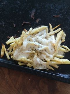 Una foto de Papas "fritas" al horno gratinadas. Exquisitas!!