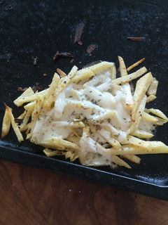 Una foto de Papas "fritas" al horno gratinadas. Exquisitas!!