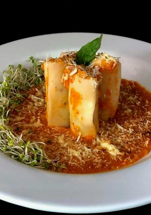 Una foto de Pasta roll rellena de espinaca y ricota