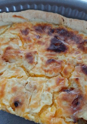 Une photo de Quiche cheddar, poulet, miel