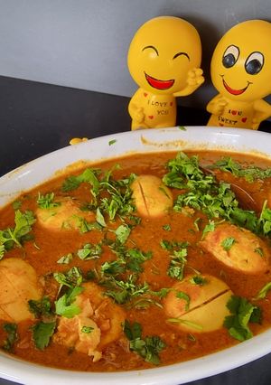 A picture of Egg curry.