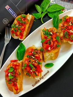 इटालियन टोमाटो एंड बेसिल ब्रूशेटा Italian tomato Basil Bruchetta recipe in hindi) रेसिपी मुख्य फोटो