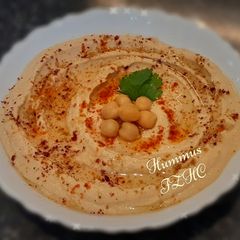 A picture of 🥣🥯Hummus🥯🥣.