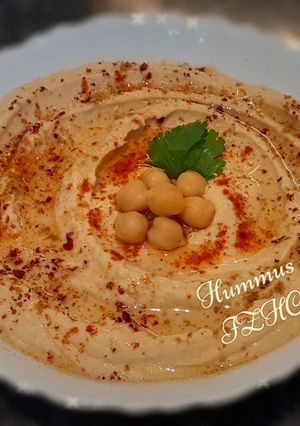 A picture of 🥣🥯Hummus🥯🥣.