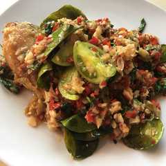 A picture of Ayam Pedas.