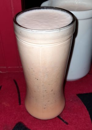 Una foto de ¡Nutritivo licuado de zanahoria para tus mañanas!🌈🥕🧋🧊☀️
