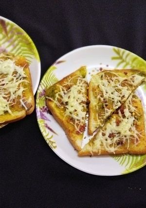ચીઝ રવા બ્રેડ ટોસ્ટ (Cheese Rava Bread Toast recipe in Gujarati) રેસીપી મુખ્ય ફોટો