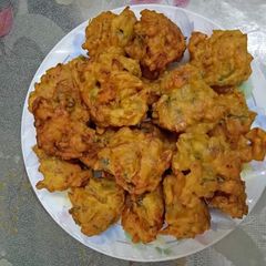 A picture of Chana dal pakode.