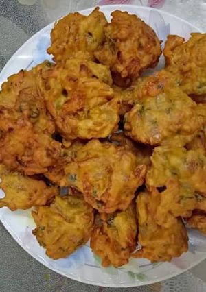 A picture of Chana dal pakode.