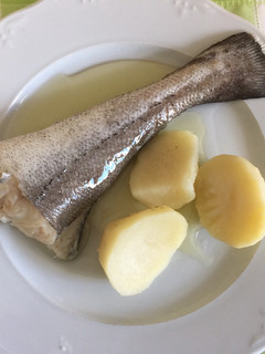 Una foto de Merluza cocida con patatas