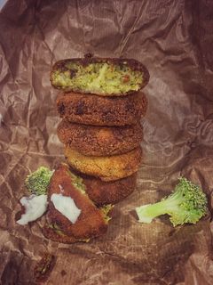 Una foto de Medallones de brócoli 🥦 y garbanzos