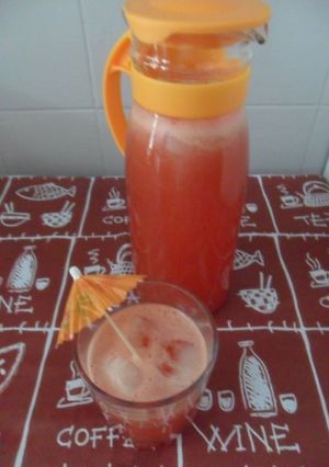 Foto principal de Agua fresca de sandía y romero