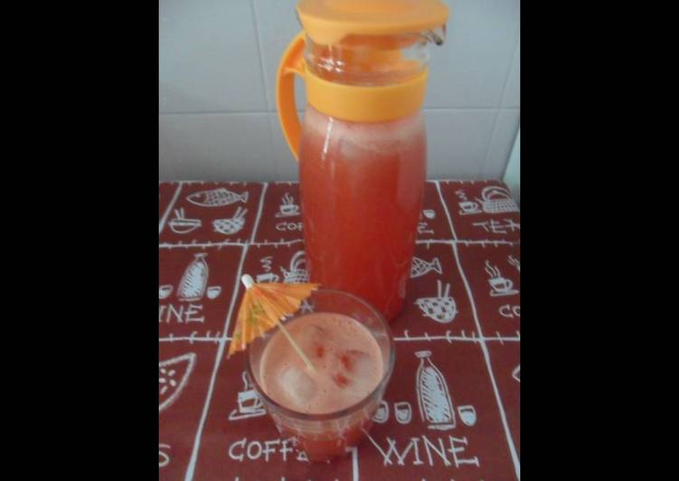 Agua fresca de sandía y romero