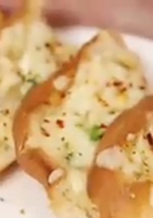 A picture of ગાર્લિક બ્રેડ.
