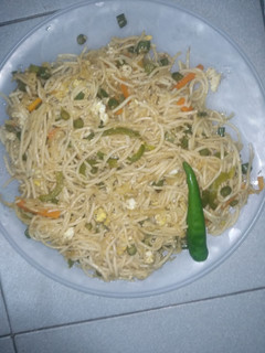 எக் நூடுல்ஸ் (Egg noodles recipe in tamil) செய்முறை முக்கிய புகைப்படம்
