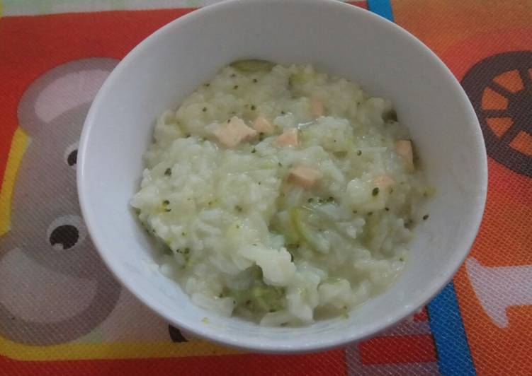 Cara buat Bubur Brokoli, Buncis, &amp; Salmon yang lezat dan Mudah Dibuat