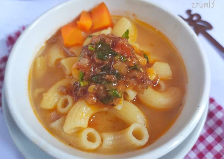 Makaroni Sup Bolognese