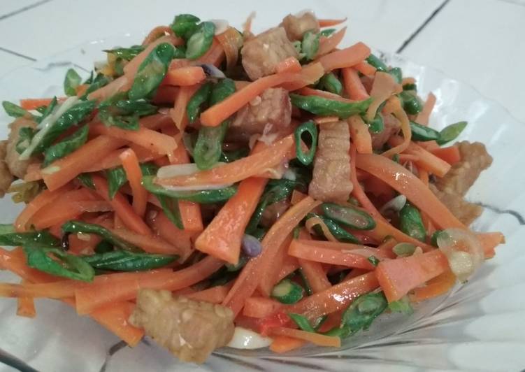 Bagaimana mengolah Tumis kacang panjang campur wortel dan tempe. Simpel yang sempurna