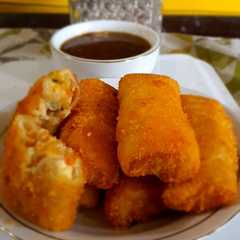 A picture of Risoles isi rogut ayam,wortel,kentang,keju.