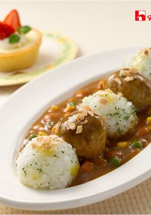 圓滾滾肉丸&飯糰咖哩 的食譜成品照片