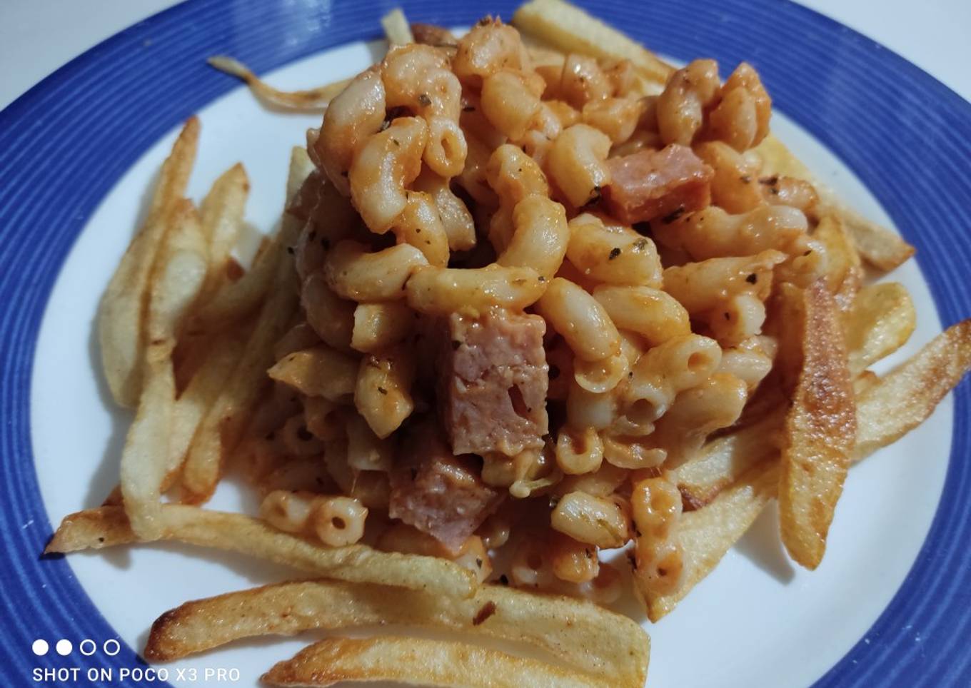 Coditos con jamón y queso