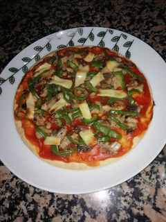 Una foto de Pizza de sardinas y pimiento