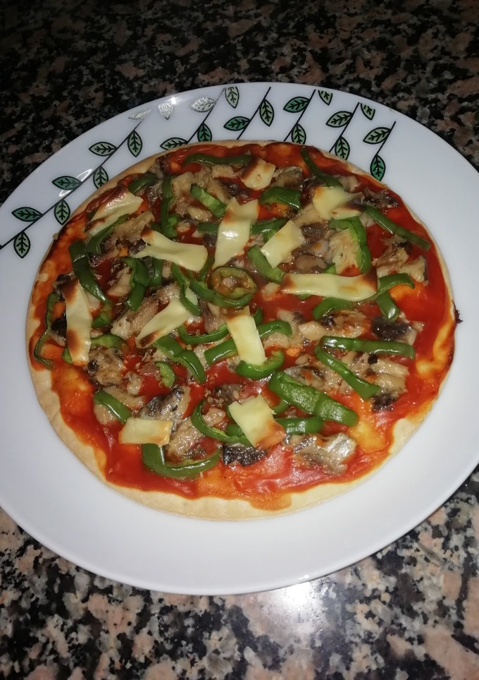 Una foto de Pizza de sardinas y pimiento