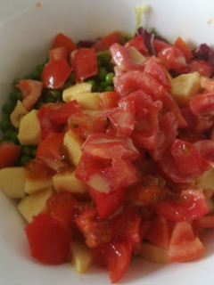 Una foto de Ensalada de guisantes con vinagreta cremosa de naranja