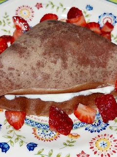 Una foto de Creps de chocolate con crema mascarpone y fresas