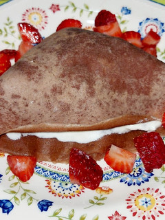 Una foto de Creps de chocolate con crema mascarpone y fresas
