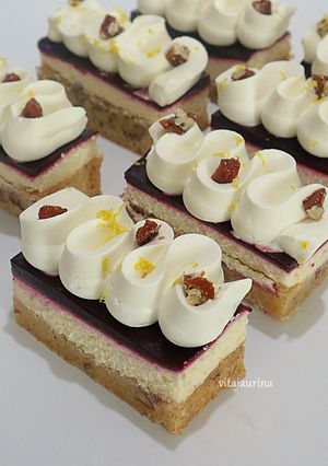 Foto resep Pecan Blondie Cheesecake with Blackcurrant